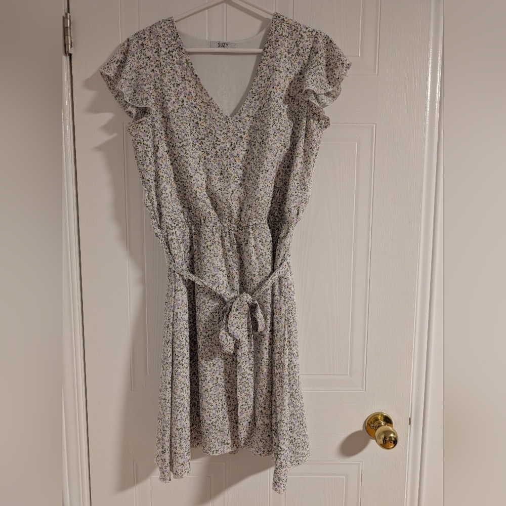 White floral dress suzy shier